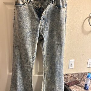 NWT Altar’d State Star Patch Pocket Flare Leg Jeans L Women’s Blue Acid Washed